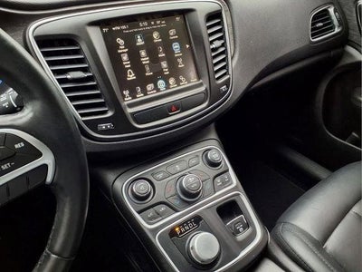 2017 Chrysler 200 Limited Platinum