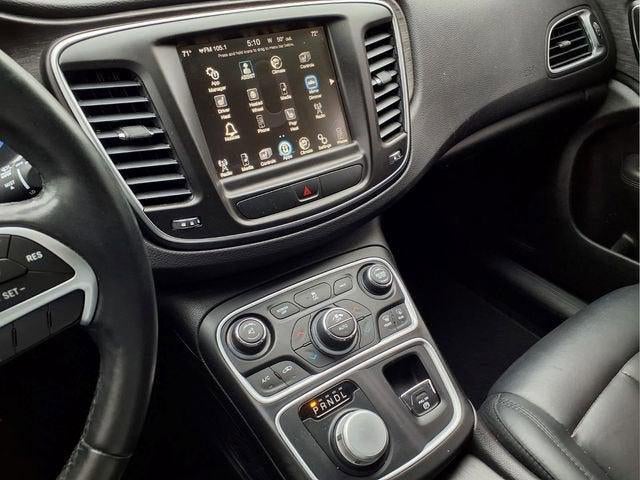 2017 Chrysler 200 Limited Platinum