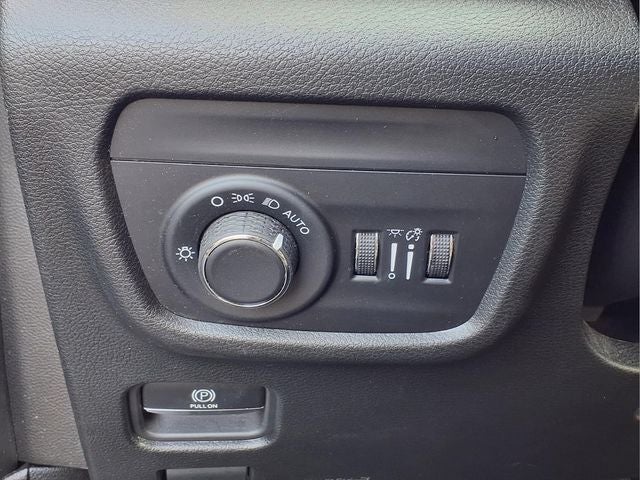 2023 Jeep Grand Cherokee Laredo 4x4