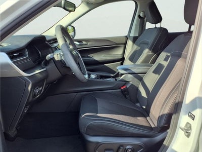 2023 Jeep Grand Cherokee Laredo 4x4