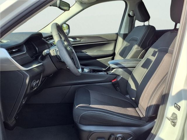 2023 Jeep Grand Cherokee Laredo 4x4