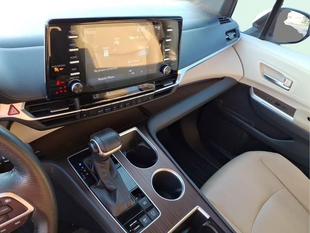 2022 Toyota Sienna XLE 8 Passenger