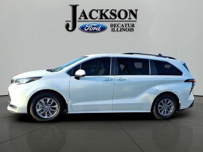 2022 Toyota Sienna XLE 8 Passenger
