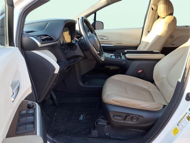 2022 Toyota Sienna XLE 8 Passenger