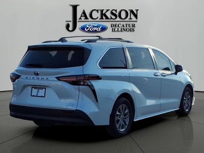 2022 Toyota Sienna XLE 8 Passenger