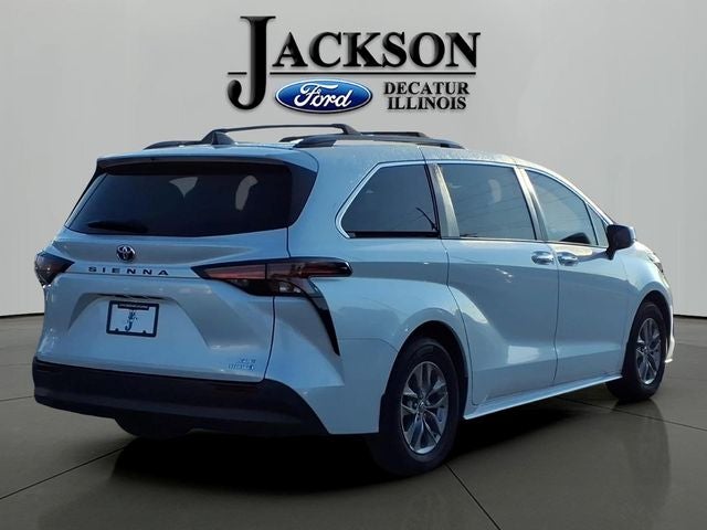 2022 Toyota Sienna XLE 8 Passenger