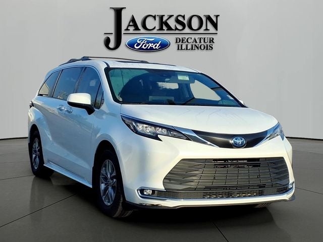 2022 Toyota Sienna XLE 8 Passenger