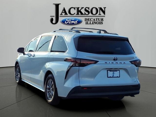 2022 Toyota Sienna XLE 8 Passenger