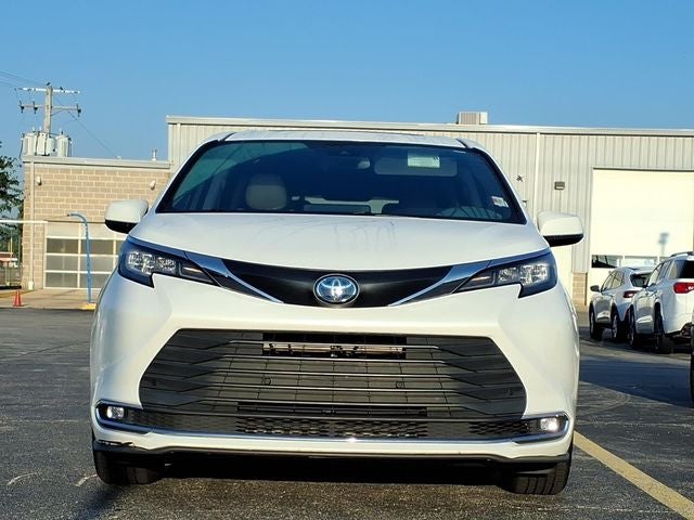 2022 Toyota Sienna XLE 8 Passenger