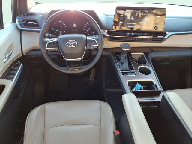 2022 Toyota Sienna XLE 8 Passenger