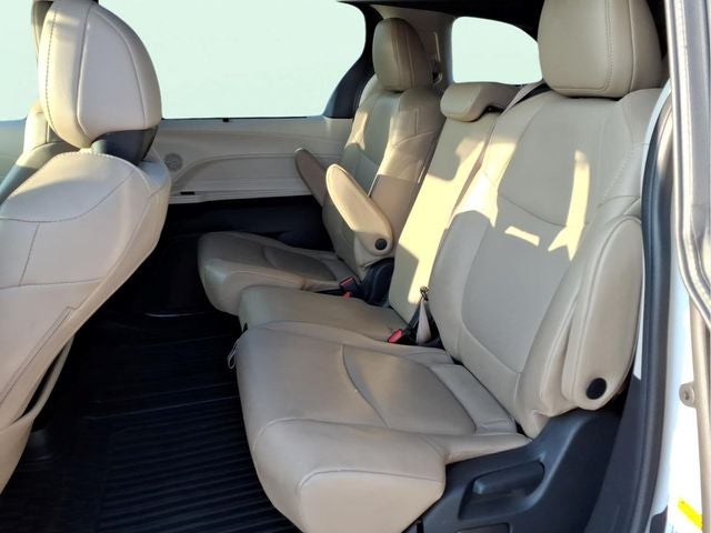 2022 Toyota Sienna XLE 8 Passenger